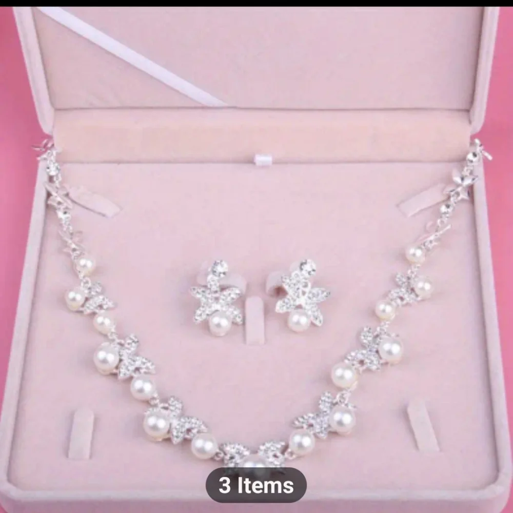 NEW GIRL/CHILD 3 PIECE PIERCED ELEGANT EARRINGS & NECKLACE JEWELRY SET